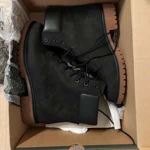 NWT Timberland boots size 8